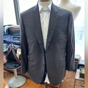 Selling this Brioni blazer, it’s like new only wore a couple times. Asking $500